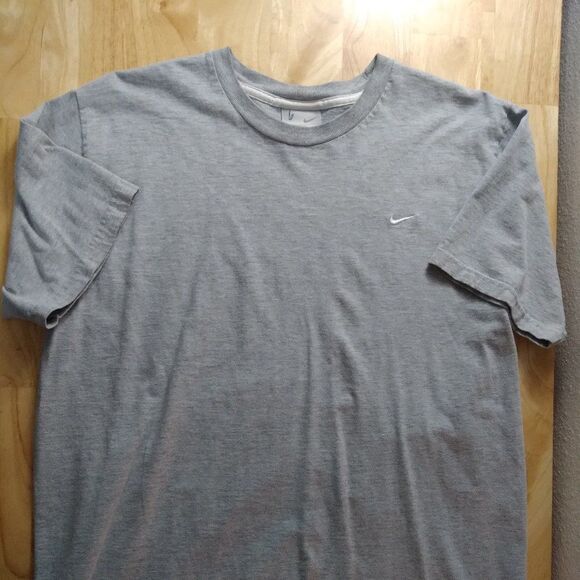 Vintage Nike Small Swoosh Logo T-Shirt - Picture 2 of 8